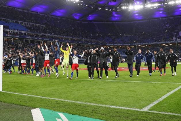 05 10 2025, xtgx, Fußball 1 Bundesliga, Hamburger SV FSV Mainz 05 emspor, v l Hamburg Jubel ueber den Sieg, Jubel nach Spielende DFL DFB REGULATIONS PROHIBIT ANY USE OF PHOTOGRAPHS as IMAGE SEQUENCES and or QUASI VIDEO Hamburg