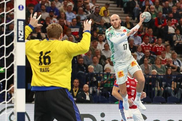 05 10 2025, xtgx, Handball Sport Verein SC Magdeburg v l Tim Hornke Magdeburg, 17 wirft Tor, Torschuetze, erzielt Tor, Treffer, scores the goal Hamburg