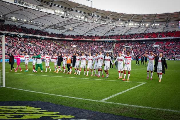 The VfB team celebrates the victory with their fans, Final cheer, VfB Stuttgart vs 1 FC Heidenheim 1846, DFL, Bundesliga, Season 2025 2026, MHP Arena, Hinrunde, 6 Spieltag, 05 10 2025 DFB regulations prohibit any use of photographs as image sequences and or quasi video Stuttgart Baden Wuerttemberg Germany Copyright: xkolbert-press MartinxAgüerax