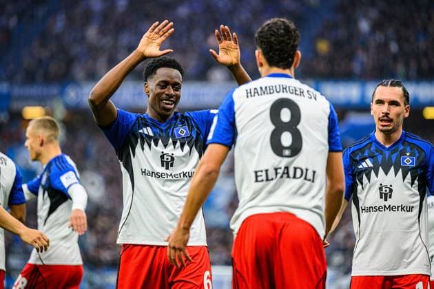 Soccer I Men I Season 2025 2026 I Bundesliga I 6 Matchday I Hamburger SV 1 FSV Mainz 05 I 05 10 2025 Albert Sambi Lokonga 6, Hamburger SV , Daniel Elfadli 8, Hamburger SV , Rayan Philippe 14, Hamburger SV Hamburg Volksparkstadion Hamburg Germany Copyright: xLobecax xHenningxRohlfsx