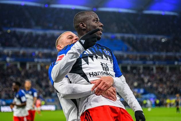 Soccer I Men I Season 2025 2026 I Bundesliga I 6 Matchday I Hamburger SV 1 FSV Mainz 05 I 05 10 2025 Miro Muheim 28, Hamburger SV , Jean Luc DompÃ 7, Hamburger SV Hamburg Volksparkstadion Hamburg Germany Copyright: xLobecax xHenningxRohlfsx