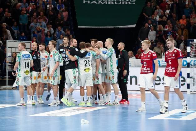 05 10 2025, xtgx, Handball Sport Verein SC Magdeburg v l Magdeburg cheering about the victory, cheering after the end of the game, HSV disappointed, looks disappointed, dejected, disappointed Hamburg