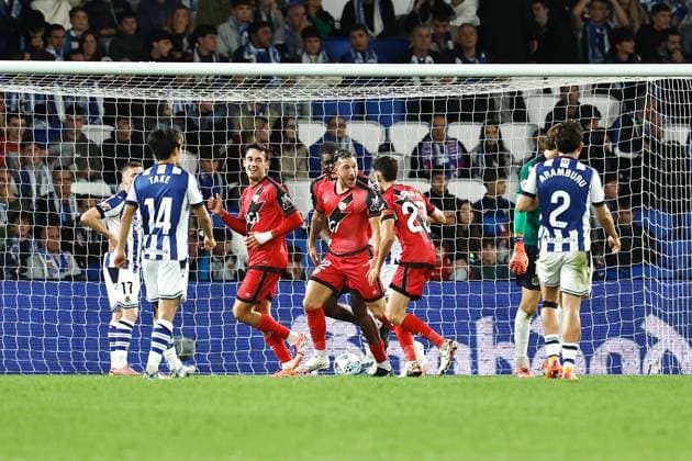 Alfonso Espino (RayoVallecano), OCTOBER 5, 2025 - Football Soccer : Espino celebrate with team players after his goal during Spanish LaLiga EA Sports match between Real Sociedad - Rayo Vallecano at the Estadio de Anoeta in San Sebastian, Spain. Noxthirdxpartyxsales  aflo_306030503