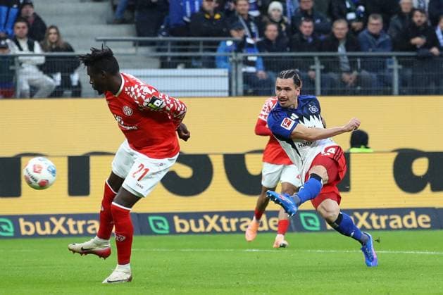 05 10 2025, xtgx, Soccer 1 Bundesliga, Hamburger SV 1 FSV Mainz 05 emspor, v l Rayan Philippe HSV, 14 shoots the ball on goal, goal shot, shot DFL DFB REGULATIONS PROHIBIT ANY USE OF PHOTOGRAPHS as IMAGE SEQUENCES and or QUASI VIDEO Hamburg