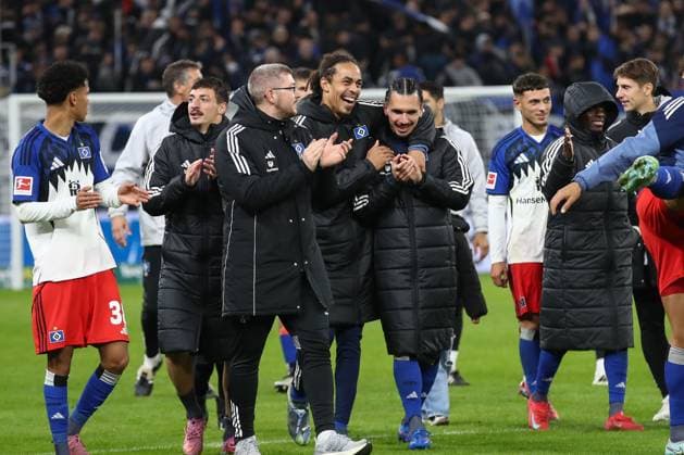 05 10 2025, xtgx, Fußball 1 Bundesliga, Hamburger SV 1 FSV Mainz 05 emspor, v l Yussuf Poulsen HSV, 15 , Rayan Philippe HSV, 14 Jubel über den Sieg, Jubel nach Spielende DFL DFB REGULATIONS PROHIBIT ANY USE OF PHOTOGRAPHS as IMAGE SEQUENCES and or QUASI VIDEO Hamburg
