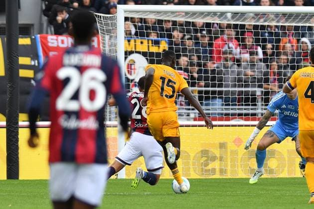 Red catd foul by Idrissa Toure (Pisa) on Nicolo Cambiaghi (Bologna) during Bologna FC vs Pisa SC, Italian soccer Serie A match in Bologna, Italy, October 05 2025  Copyright: xGabrielexMasotti IPAxSportx xipa-agency.netx xx IPA_66204329 IPA_Agency_IPA66204329