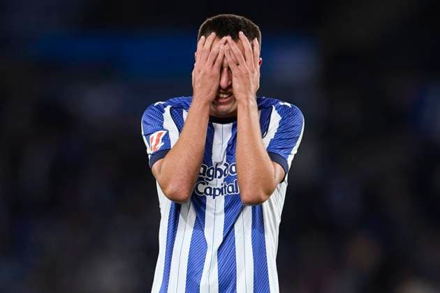 Real Sociedad v Rayo Vallecano - LaLiga EA Sports Jon Karrikaburu of Real Sociedad reacts during the LaLiga EA Sports match between Real Sociedad and Rayo Vallecano at Anoeta on October 5, 2025, in San Sebastian, Spain. San Sebastian Anoeta Basque Country Spain RL_RSOvRAYV_000115 Copyright: xRicardoxLarreinax