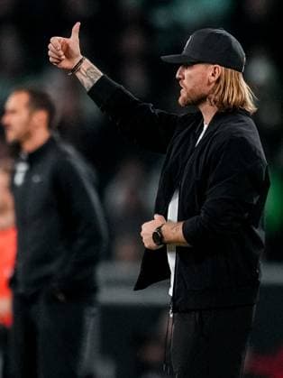 MOENCHENGLADBACH, GERMANY - OCTOBER 5: Borussia Monchengladbach head coach Eugen Polanski gestures during the Bundesliga match between Borussia Monchengladbach and SC Freiburg at Borussia-Park on October 5, 2025 in Moenchengladbach, Germany. (Photo by Rene Nijhuis) SPO  Copyright: xRenexNijhuis