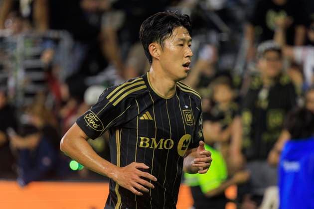 October 5, 2025, Los Angeles, California, USA: Son Heung-min 7 of the Los Angeles Football Club goes for a corner kick during their regular season MLS, Fussball Herren, USA game against the Atlanta United FC on Sunday October 5, 2025 at the BMO Stadium in Los Angeles, California. JAVIER ROJAS PI Los Angeles USA - ZUMAp124 20251005_zaa_p124_041 Copyright: xJavierxRojasx