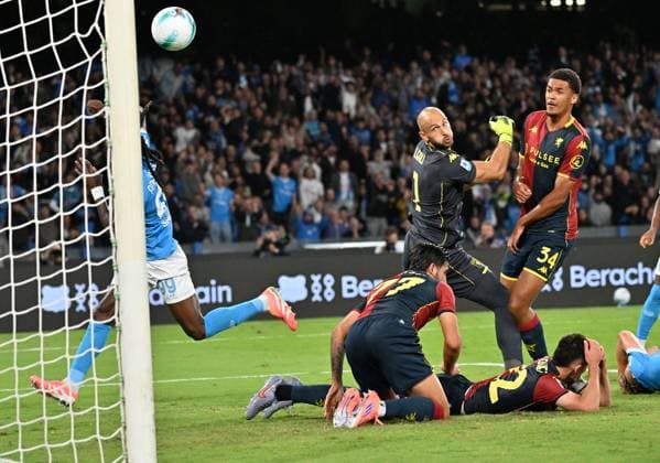 (251006) -- NAPLES, Oct. 6, 2025 -- Napoli s Frank Anguissa (1st L) scores during a Serie A football match between Napoli and Genoa in Naples, Italy, Oct. 5, 2025. (SP)ITALY-NAPLES-FOOTBALL-SERIE A-NAPOLI VS GENOA (Xinhua) 