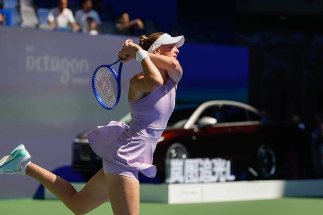 WUHAN, CHINA - OCTOBER 06: Ashlyn Krueger of the United States returns a shot in the Women s Singles Round of 64 match against Hailey Baptiste of the United States on day 3 of 2025 Wuhan Open at Optics Valley International Tennis Center on October 6, 2025 in Wuhan, Hubei Province of China.  Copyright: xVCGx 111595385732