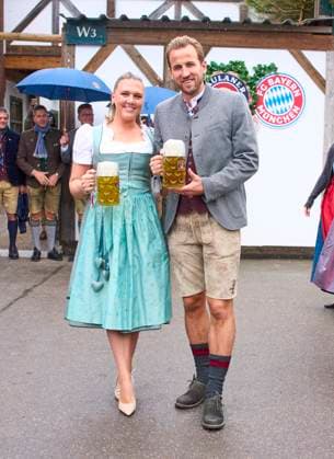 Harry Kane of FC Bayern München with wife Kate at the visit of the beer festival Oktoberfest of the football team FC BAYERN MÜNCHEN 1.German Football League on October 5, 2025 in Munich, Germany. Season 2025 2026, 1.Bundesliga, IMPORTANT: PUBLICATION ONLY IN GERMANY