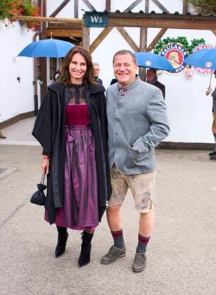 Max Eberl, Sporting director of FC Bayern München, Sportvorstand und Manager FC Bayern with girlfriend Natascha Fruscella at the visit of the beer festival Oktoberfest of the football team FC BAYERN MÜNCHEN 1.German Football League on October 5, 2025 in Munich, Germany. Season 2025 2026, 1.Bundesliga, IMPORTANT: PUBLICATION ONLY IN GERMANY