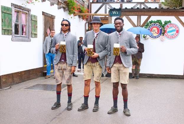 Michael Olise of FC Bayern München Jamal Musiala of FC Bayern München Alphonso Davies of FC Bayern München at the visit of the beer festival Oktoberfest of the football team FC BAYERN MÜNCHEN 1.German Football League on October 5, 2025 in Munich, Germany. Season 2025 2026, 1.Bundesliga, IMPORTANT: PUBLICATION ONLY IN GERMANY