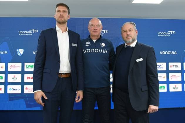 Soccer 2 Bundesliga Presentation of Uwe Rösler as new head coach at VfL Bochum on 06 10 2025 at the Vonovia Ruhrstadion in Bochum Andreas Luthe Chairman of the board Bochum , left Uwe Rösler coach head coach Bochum , center Ilja Kaenzig, spokesman of the management Bochum , right xRx