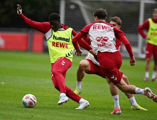 01 10 2025, xophax, Fußball , Fußball Bundesliga 1 FC Köln Saison 2025 2026 Training Ragnar Ache , left against Eric Martel and Joel Schmied all 1 FC Köln DFL DFB REGULATIONS PROHIBIT ANY USE OF PHOTOGRAPHS as IMAGE SEQUENCES and or QUASI VIDEO Koeln