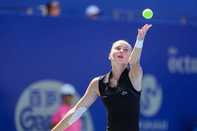 WUHAN, CHINA - OCTOBER 06: Polina Kudermetova returns a shot in the Women s Singles Round of 64 match against Elise Mertens of Belgium on day 3 of 2025 Wuhan Open at Optics Valley International Tennis Center on October 6, 2025 in Wuhan, Hubei Province of China.  Copyright: xVCGx 111595438270