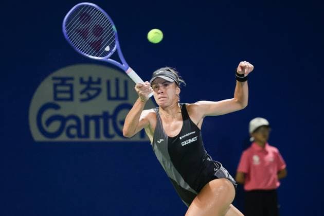 WUHAN, CHINA - OCTOBER 06: Magda Linette of Poland returns a shot in the Women s Singles Round of 64 match against Antonia Ruzic of Croatia on day 3 of 2025 Wuhan Open at Optics Valley International Tennis Center on October 6, 2025 in Wuhan, Hubei Province of China.  Copyright: xVCGx 111595440911