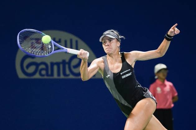 WUHAN, CHINA - OCTOBER 06: Magda Linette of Poland returns a shot in the Women s Singles Round of 64 match against Antonia Ruzic of Croatia on day 3 of 2025 Wuhan Open at Optics Valley International Tennis Center on October 6, 2025 in Wuhan, Hubei Province of China.  Copyright: xVCGx 111595440910