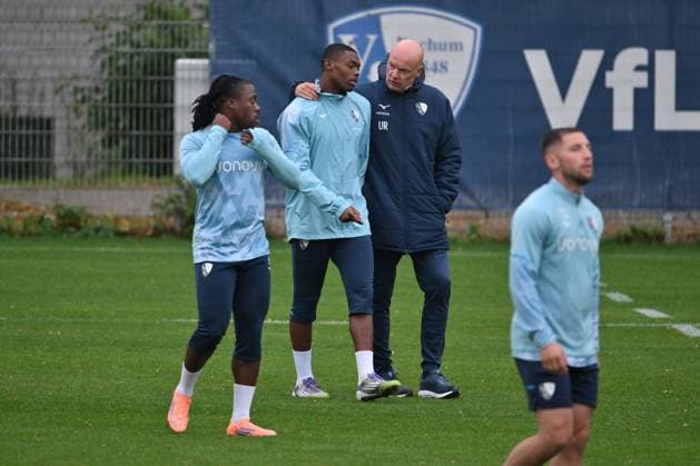 Coach Uwe Rösler VfL Bochum with Mathis Clairicia VfL Bochum 06 10 2025, Football 2 Bundesliga, Season 2025 2026, Training VfL Bochum Bochum North Rhine-Westphalia Germany Team2