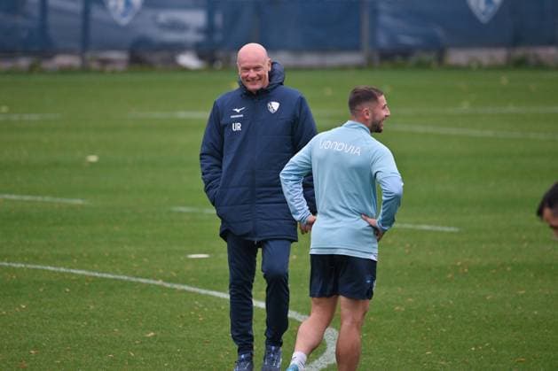 Coach Uwe Rösler VfL Bochum , right Maximilian Wittek VfL Bochum 06 10 2025, Football 2 Bundesliga, Season 2025 2026, Training VfL Bochum Bochum North Rhine-Westphalia Germany Team2