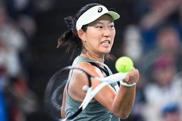 (251006) -- WUHAN, Oct. 6, 2025 -- Uchijima Moyuka of Japan hits a return during the women s singles round of 64 match against Wang Xinyu of China at the 2025 Wuhan Open tennis tournament in Wuhan, capital of central China s Hubei Province, Oct. 6, 2025. ) (SP)CHINA-WUHAN-TENNIS-WUHAN OPEN-WOMEN S SINGLES (CN) XiaoxYijiu 