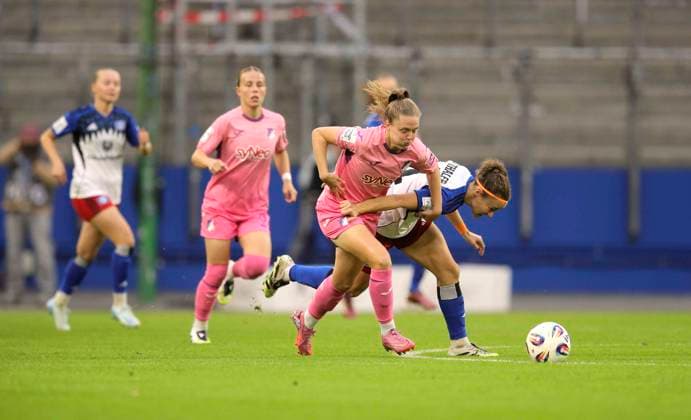 Photo Valesca Ampoorter Hoffenheim against Melanie BRUNNTHALER HSV Fussball Damen Bundesliga on Mon 06 10 2025 Hamburger SV TSG Hoffenheim