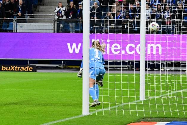 Soccer I Women I 1 Bundesliga l Hamburger SV Women TSG Hoffenheim Women I 05 Matchday I Season 2025 2026 I 06 10 2025 I Schuldt Inga HSV Women no chance at 2 0 , Sportplatz Volksparkstadion, Stellingen Hamburg Germany