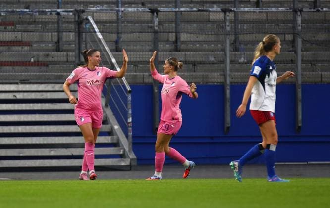 06 10 2025, xcex, GER, Hamburg, Volksparkstadion,Frauenfussball, 1 Bundesliga, DIE LIGA, Google Pixel Frauen Bundesliga Saison 2025 2026, Spieltag 5, HSV, TSG, Hamburger SV Frauen TSG Hoffenheim Frauen, Torjubel, TSG Hoffenheim, Jubel, Freude, Emotionen, Goal celebration, Melissa Koessler, Selina Cerci TSG bejubeln den Treffer DFL regulations prohibit any use of photographs as image sequences and or quasi video