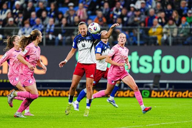 Goal Shot Goal Chance by Header Mia Buechele Hamburger SV, 17 GER, Hamburger SV vs TSG 1899 Hoffenheim, Women, Football, 1 Bundesliga, Matchday 5, Season 2025 2026, 06 10 2025 GER, Hamburger SV vs TSG 1899 Hoffenheim, Women, Football, 1 Bundesliga, Matchday 5, Season 2025 2026, 06 10 2025 Hamburg Copyright: xEibner-Pressefoto MarcelxvonxFehrnx EP_MFN