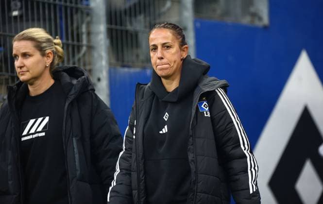 06 10 2025, xcex, GER, Hamburg, Volksparkstadion,Frauenfussball, 1 Bundesliga, DIE LIGA, Google Pixel Frauen Bundesliga Saison 2025 2026, Spieltag 5, HSV, TSG, Hamburger SV Frauen TSG Hoffenheim Frauen, Trainerin Lià se Brancao HSV und Saskia Breuer Koordinatorin Frauenfussball DFL regulations prohibit any use of photographs as image sequences and or quasi video