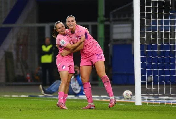 06 10 2025, xcex, GER, Hamburg, Volksparkstadion,Frauenfussball, 1 Bundesliga, DIE LIGA, Google Pixel Frauen Bundesliga Saison 2025 2026, Spieltag 5, HSV, TSG, Hamburger SV Frauen TSG Hoffenheim Frauen, Torjubel, TSG Hoffenheim, Jubel, Freude, Emotionen, Goal celebration DFL regulations prohibit any use of photographs as image sequences and or quasi video