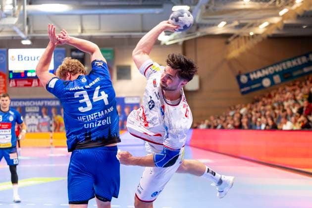 Vit Reichl Nr 19, TV 05 07 Hüttenberg vs Thore Kjell Heinemann Nr 34, VfL Lübeck Schwartau VfL Luebeck Schwartau vs TV 05 07 Hüttenberg, Handball, 2 Bundesliga, 06 10 25 Luebeck Schleswig Holstein Germany Copyright: xAgentur54Gradx xFelixxKoenigx