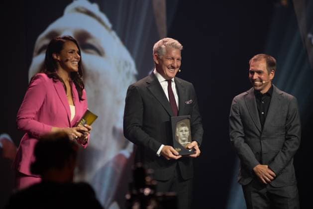 Dortmund on October 6, 2025 HALL OF FAME Award Ceremony 2025 at the German Football Museum f ,l , presenter Esther Sedlaczek, Bastian Schweinsteiger and laudator Philipp Lahm Copyright: JoaquimxFerreira