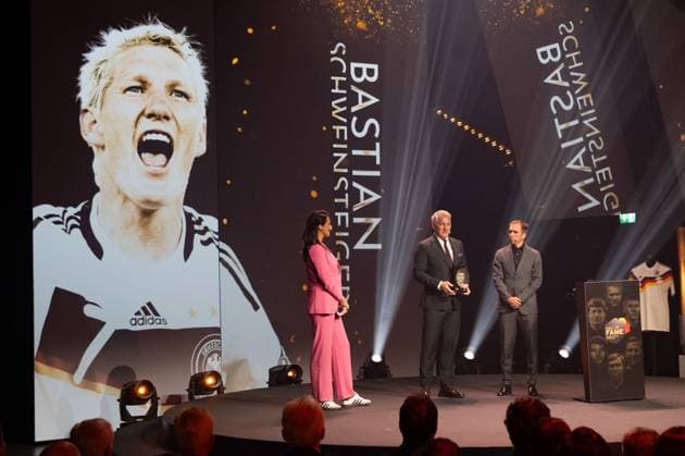 Dortmund on October 6, 2025 HALL OF FAME Award Ceremony 2025 at the German Football Museum f ,l , presenter Esther Sedlaczek, Bastian Schweinsteiger and laudator Philipp Lahm Copyright: JoaquimxFerreira