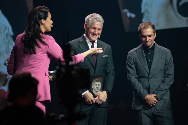Dortmund on October 6, 2025 HALL OF FAME Award Ceremony 2025 at the German Football Museum f ,l , presenter Esther Sedlaczek, Bastian Schweinsteiger and laudator Philipp Lahm Copyright: JoaquimxFerreira