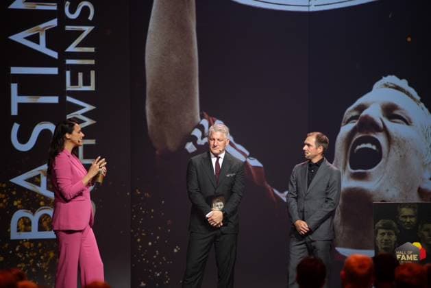 Dortmund on October 6, 2025 HALL OF FAME Award Ceremony 2025 at the German Football Museum f ,l , presenter Esther Sedlaczek, Bastian Schweinsteiger and laudator Philipp Lahm Copyright: JoaquimxFerreira