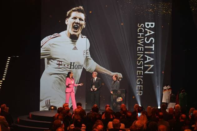 from l Presenter Esther SEDLACZEK Award winner Bastian SCHWEINSTEIGER and laudator Philipp LAHM, HALL OF FAME Award Ceremony 2025 on 06 10 2025 at the German Football Museum in Dortmund Germany Â