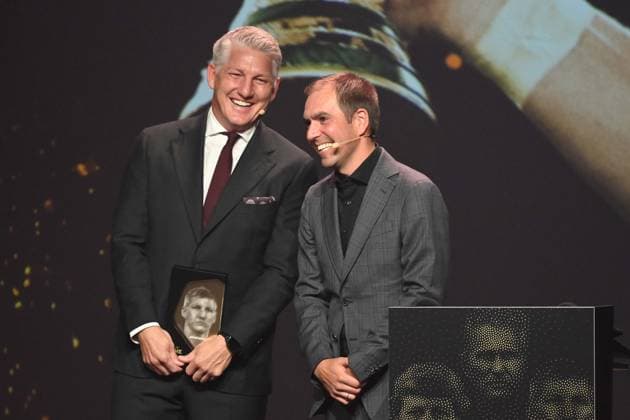 Preistraeger Bastian SCHWEINSTEIGER und Laudator Philipp LAHM, HALL OF FAME-Preisverleihung 2025 am 06.10.2025 im Deutschen Fussball-Museum in Dortmund Deutschland. Â *** Award winner Bastian SCHWEINSTEIGER and laudator Philipp LAHM, HALL OF FAME Award Ceremony 2025 on 06 10 2025 at the German Football Museum in Dortmund Germany Â