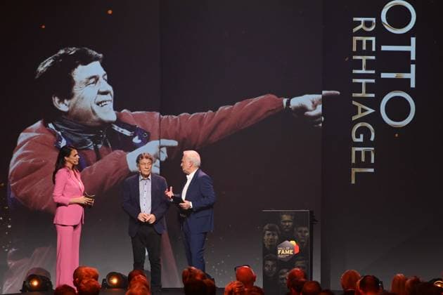 from l Presenter Esther SEDLACZEK Award winner Otto REHHAGEL and laudator Benno MOEHLMANN, Möhlmann HALL OF FAME Award Ceremony 2025 on 06 10 2025 at the German Football Museum in Dortmund Germany Â