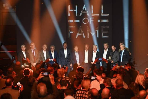 Alle Preistraeger und Laudatoren v.l. Bastian SCHWEINSTEIGER, Mark TRAUTMANN stellv. fuer seinen Vater Bert Trautmann, DFB-Praesident Bernd NEUENDORF, Benno MOEHLMANN, Möhlmann, Guido BUCHWALD, Otto REHHAGEL, Hansi MUELLER, Müller, Klaus FISCHER, Horst HRUBESCH, Philipp LAHM, Manfred KALTZ und Manuel NEUKIRCHNER, leiter des Fussallmuseums, HALL OF FAME-Preisverleihung 2025 am 06.10.2025 im Deutschen Fussball-Museum in Dortmund Deutschland. Â *** All award winners and laudators from left Bastian SCHWEINSTEIGER, Mark TRAUTMANN deputy for his father Bert Trautmann, DFB President Bernd NEUENDORF, Benno MOEHLMANN, Möhlmann, Guido BUCHWALD, Otto REHHAGEL, Hansi MUELLER, Müller, Klaus FISCHER, Horst HRUBESCH, Philipp LAHM, Manfred KALTZ and Manuel NEUKIRCHNER, Head of the Football Museum, HALL OF FAME Award Ceremony 2025 on 06 10 2025 at the German Football Museum in Dortmund Germany Â
