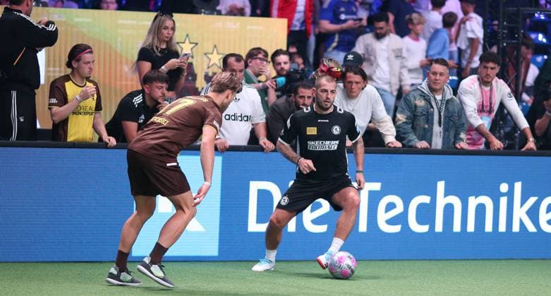 Indoor soccer, The Icon League, season three, match day two at the Sporthalle Hamburg in Alsterdorf Match six Berlin underdogs FC Onefootball Former HSV professional Mladen Petric r on his debut for Onefootball Winterhude Hamburg
