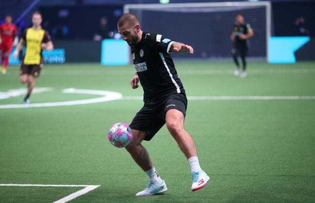 Indoor soccer, The Icon League, season three, match day two at the Sporthalle Hamburg in Alsterdorf Match six Berlin underdogs FC Onefootball Former HSV professional Mladen Petric on his debut for Onefootball Winterhude Hamburg