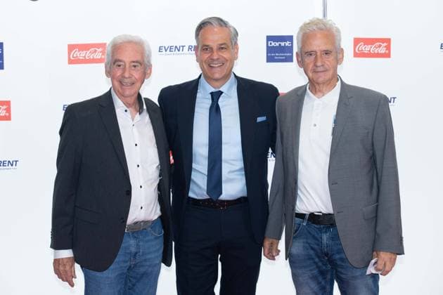 Helmut KREMERS left and his brother Erwin KREMERS right, the Kremers twins, former football players, Manuel NEUKIRCHNER, Director of the German Football Museum, center Red Carpet, Red Carpet Show, Arrival, HALL OF FAME Award Ceremony 2025 on 06 10 2025 at the German Football Museum in Dortmund Germany Â