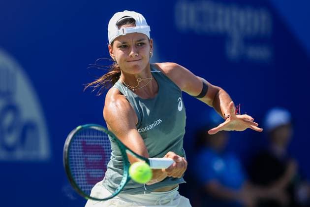 WUHAN, CHINA - OCTOBER 07: Emiliana Arango of Colombia returns a shot in the Women s Singles Round of 64 match against Liudmila Samsonova on day 4 of 2025 Wuhan Open at Optics Valley International Tennis Center on October 7, 2025 in Wuhan, Hubei Province of China.  Copyright: xVCGx 111595613555