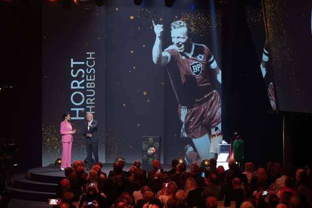 Presenter Esther SEDLACZEK and award winner Horst HRUBESCH, HALL OF FAME Award Ceremony 2025 on 06 10 2025 at the German Football Museum in Dortmund Germany Â