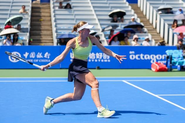 WUHAN, CHINA - OCTOBER 07: Liudmila Samsonova returns a shot in the Women s Singles Round of 64 match against Emiliana Arango of Colombia on day 4 of 2025 Wuhan Open at Optics Valley International Tennis Center on October 7, 2025 in Wuhan, Hubei Province of China.  Copyright: xVCGx 111595613606