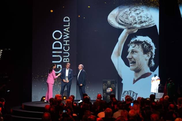 from left presenter Esther SEDLACZEK award winner Guido BUCHWALD, laudator Hansi MUELLER, Müller, HALL OF FAME award ceremony 2025 on 06 10 2025 at the German Football Museum in Dortmund Germany Â
