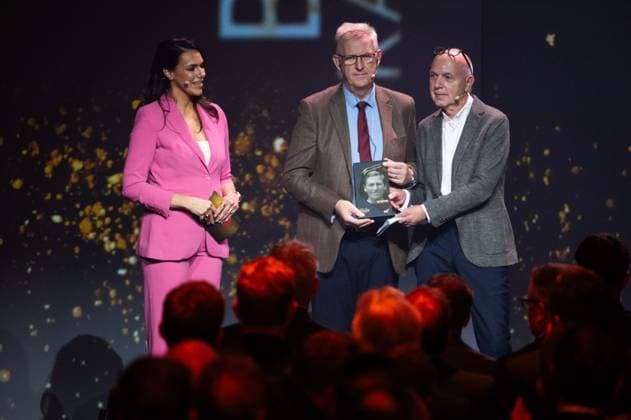 from left presenter Esther SEDLACZEK Mark TRAUMANN, son of Bert Trautmann, laudator Bernd NEUENDORF, DFB President, honor for Bert TRAUMANN Posthumous HALL OF FAME Award Ceremony 2025 on 06 10 2025 at the German Football Museum in Dortmund Germany Â