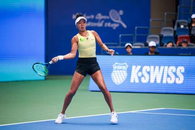 WUHAN, CHINA - OCTOBER 07: Ann Li of United States returns a shot in the Women s Singles Round of 64 match against Emma Raducanu of Great Britain on day 4 of 2025 Wuhan Open at Optics Valley International Tennis Center on October 7, 2025 in Wuhan, Hubei Province of China.  Copyright: xVCGx 111595637076